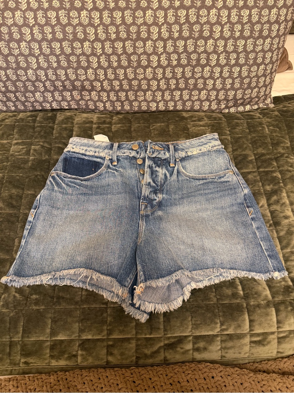 High-Rise Distressed Denim Good American Bombshell Shorts NWT 2/26